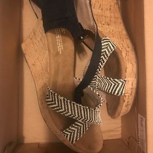 Tom’s women’s wedged heels